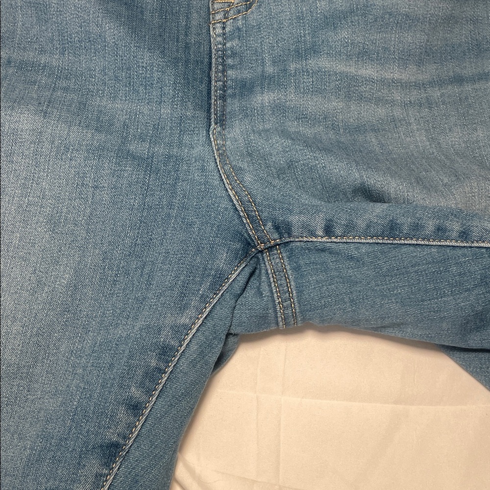 Torrid Women's Cropped Blue Jeans - Picture 2 of 7